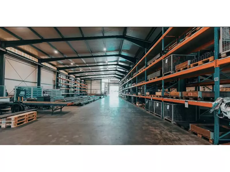 Halle Rohrlaser.webp